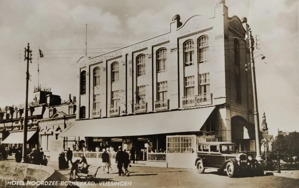 Jakob Nieweg – Terras van Hotel Noordzee Boulevard aan de Boulevard de Ruyter, Vlissingen